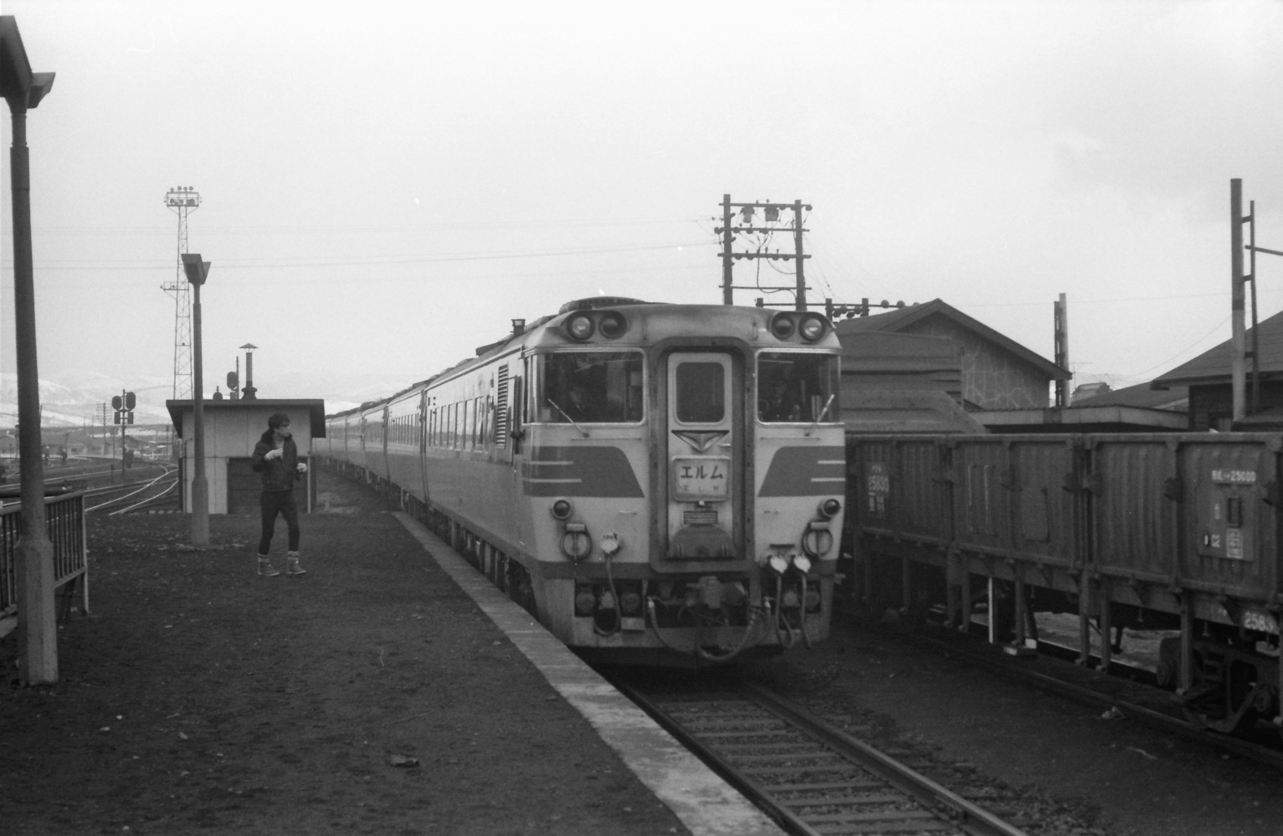 長万部駅に進入する22D「エルム」　S46.3.17